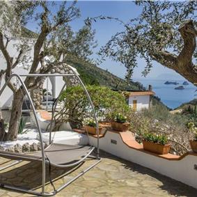 4 bedroom with pool and panoramic sea views near Serrento, sleeps 10